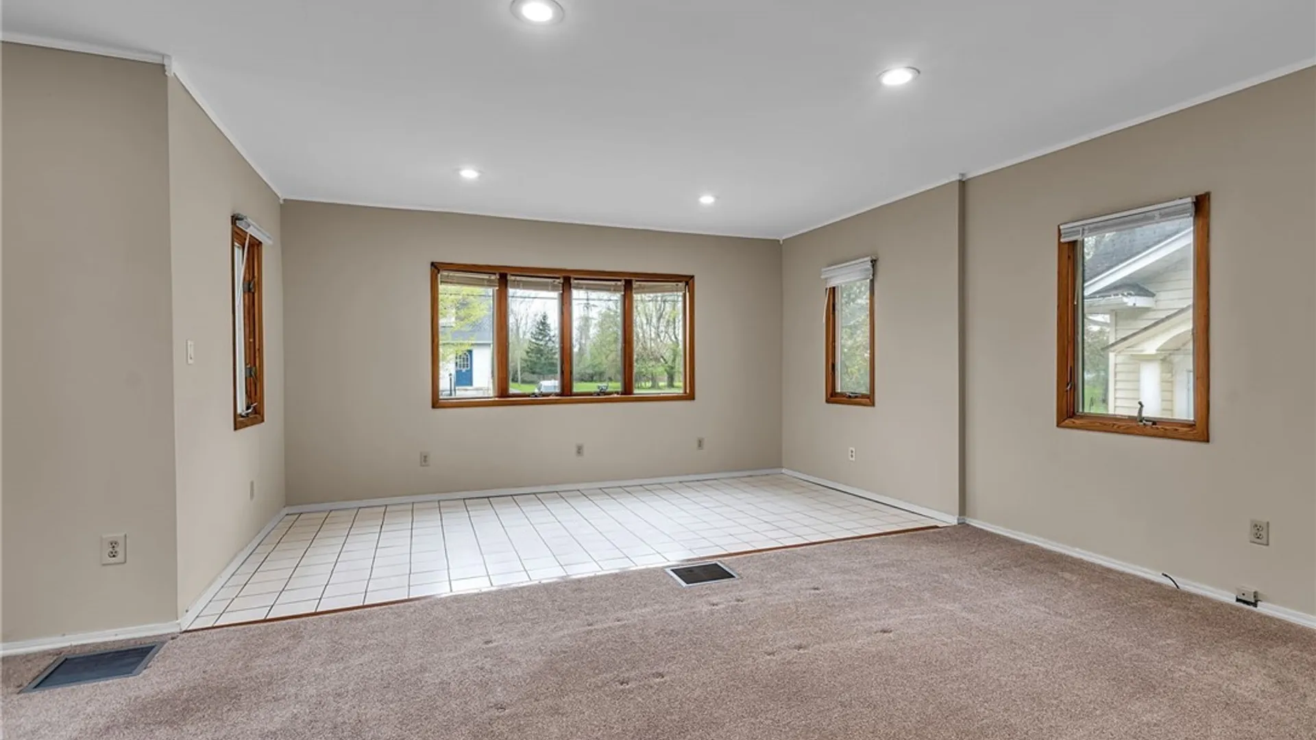 Property at 79 Lind Avenue, West Seneca, NY 14224 4