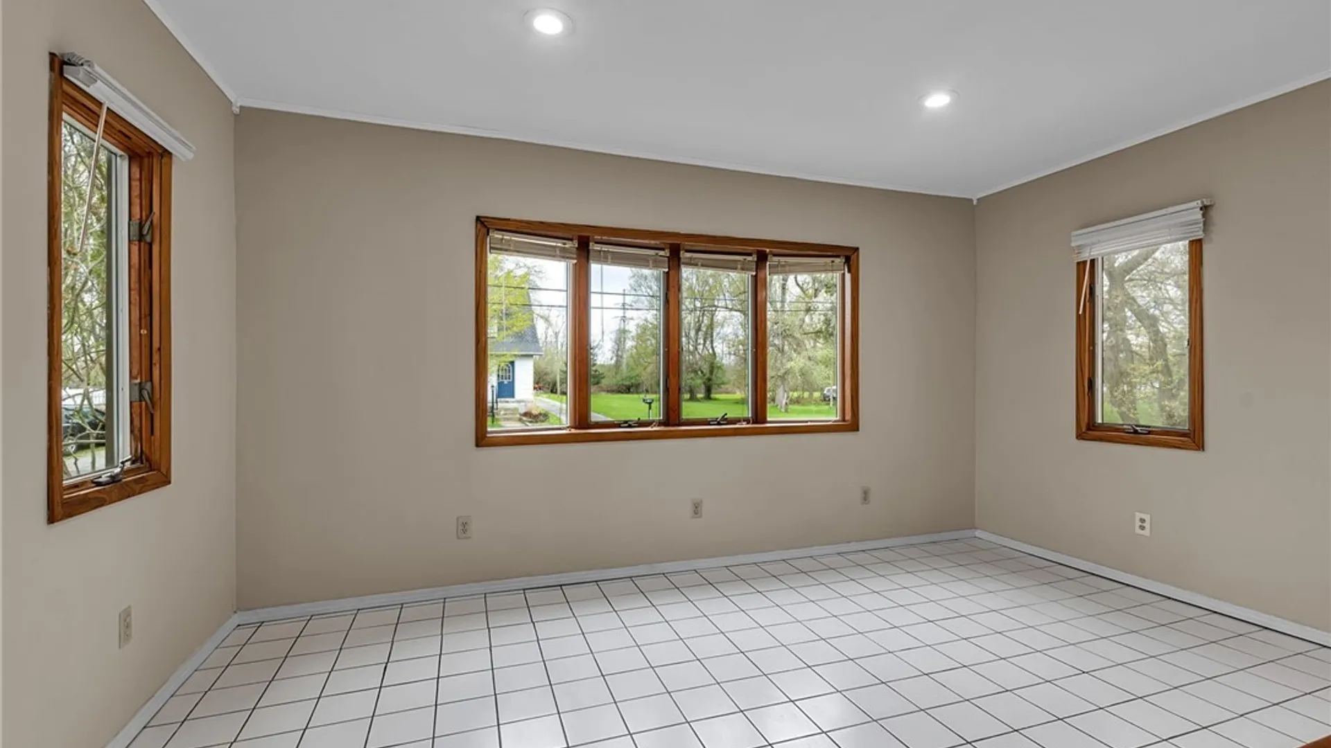 Property at 79 Lind Avenue, West Seneca, NY 14224 7