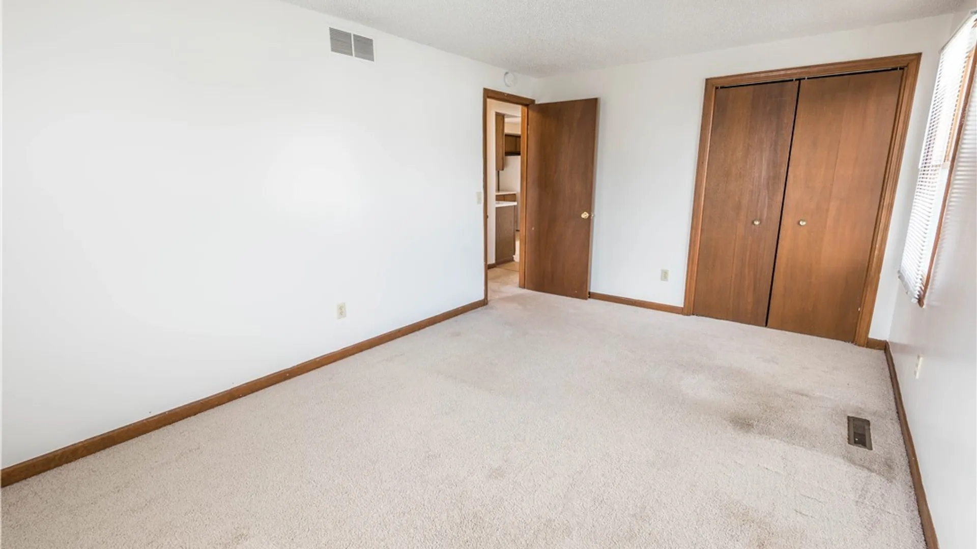 Property at 325 Kaymar Drive, Amherst, NY 14228 11