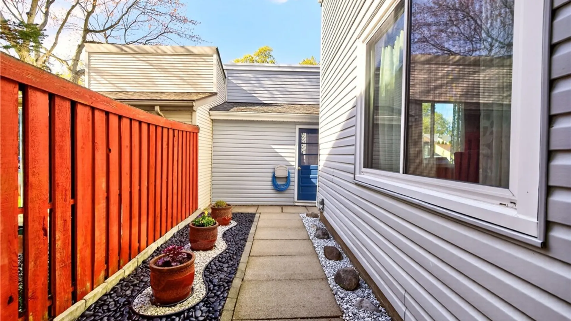 Property at 9 Brimsdown Circle, Perinton, NY 14450 3