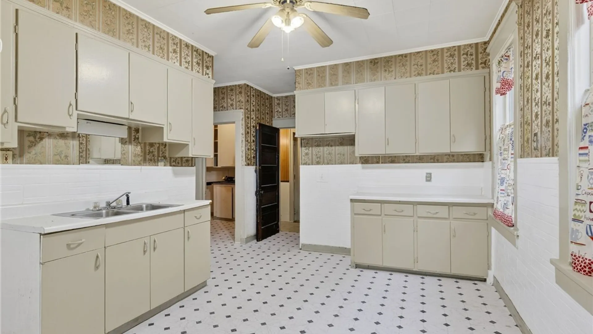 Property at 22 Schreck Avenue, Buffalo, NY 14215 14