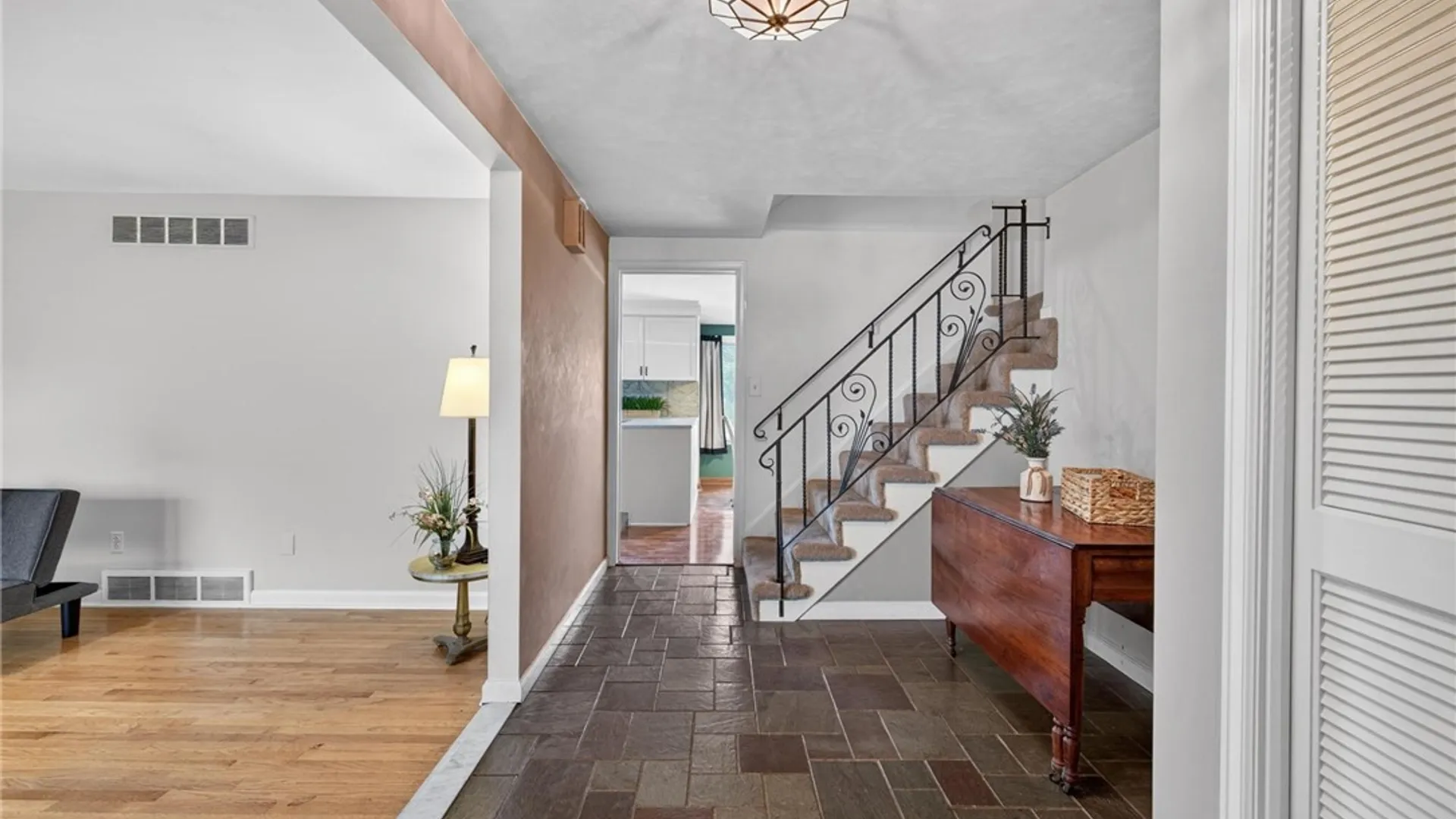 Property at 306 Hunters Lane, Amherst, NY 14221 5