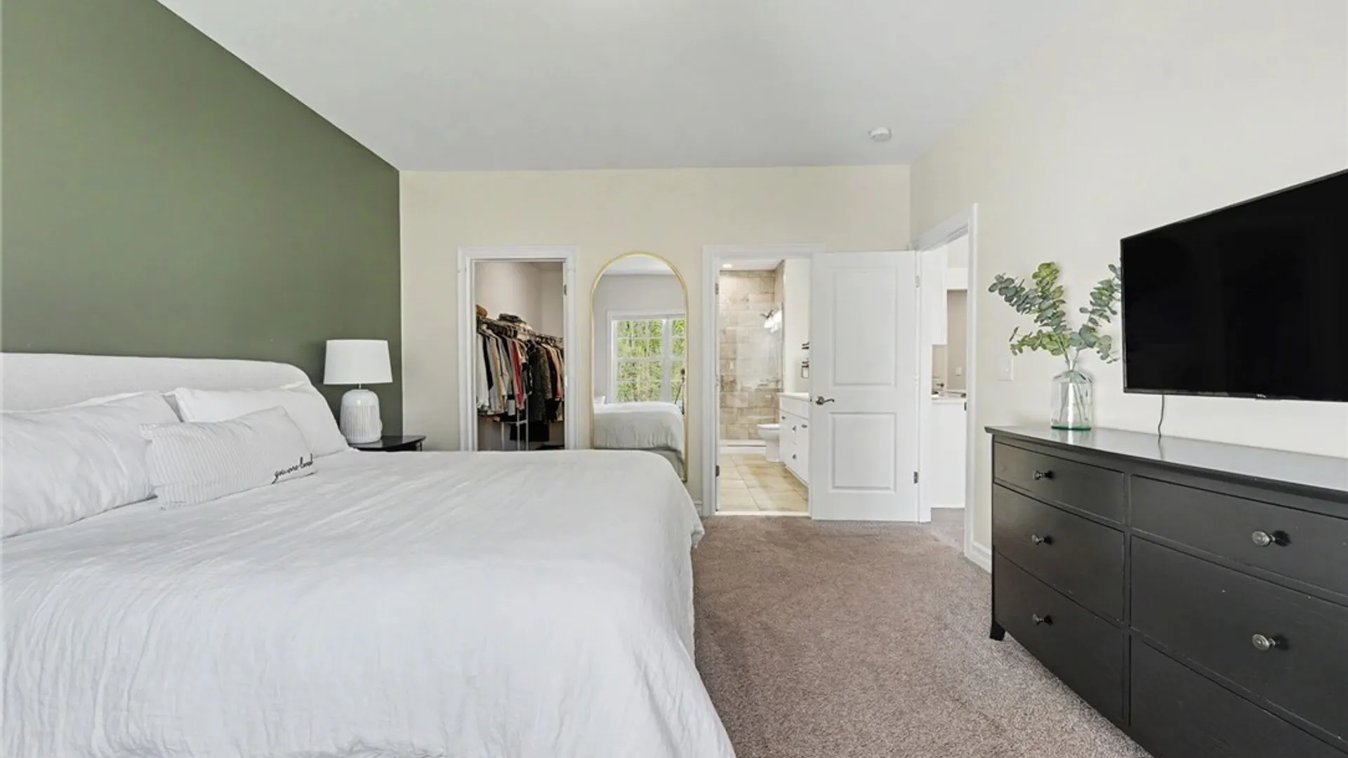 Property at 9423 Heritage Path, Clarence, NY 14032 17
