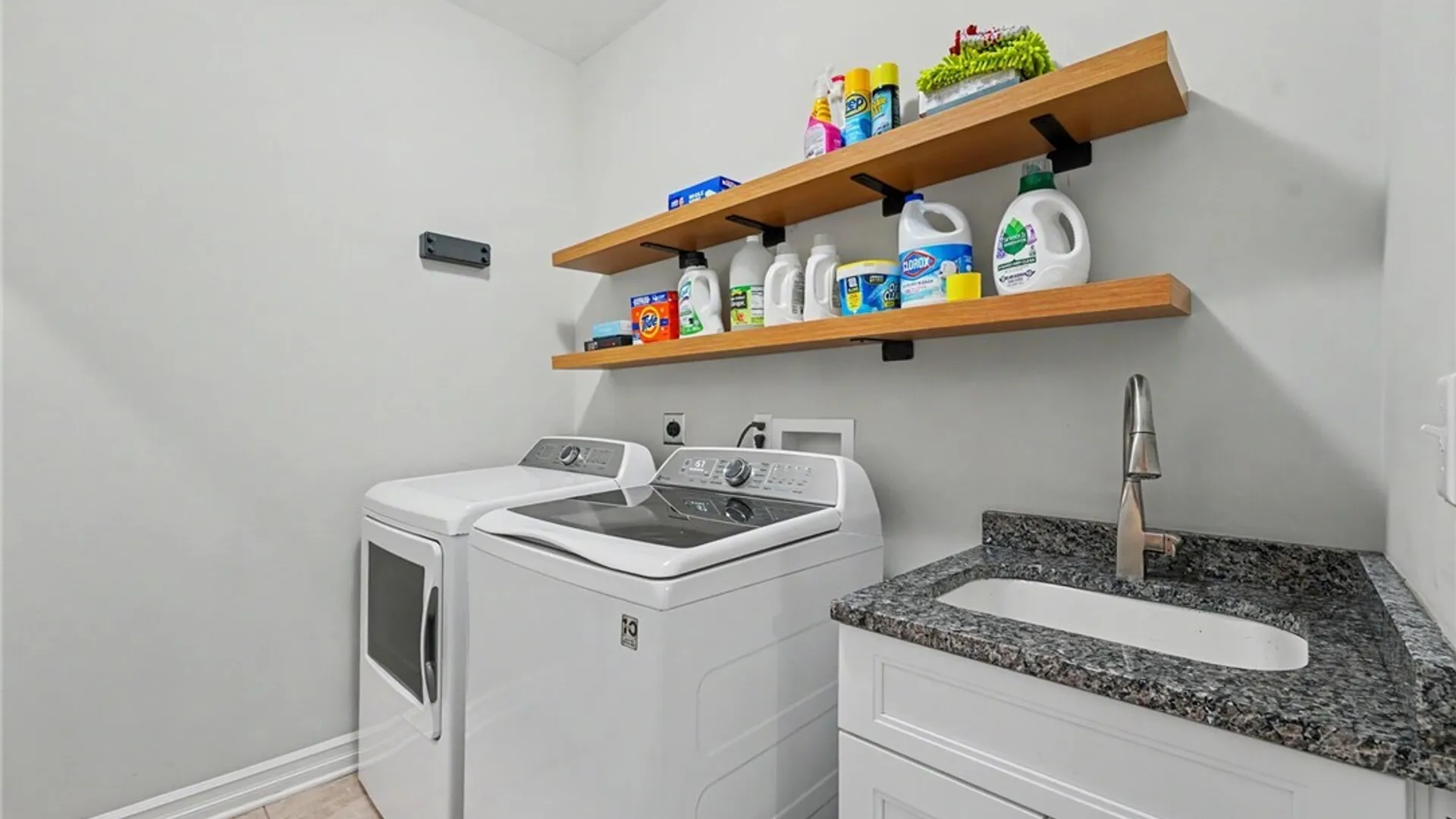 Property at 9423 Heritage Path, Clarence, NY 14032 36