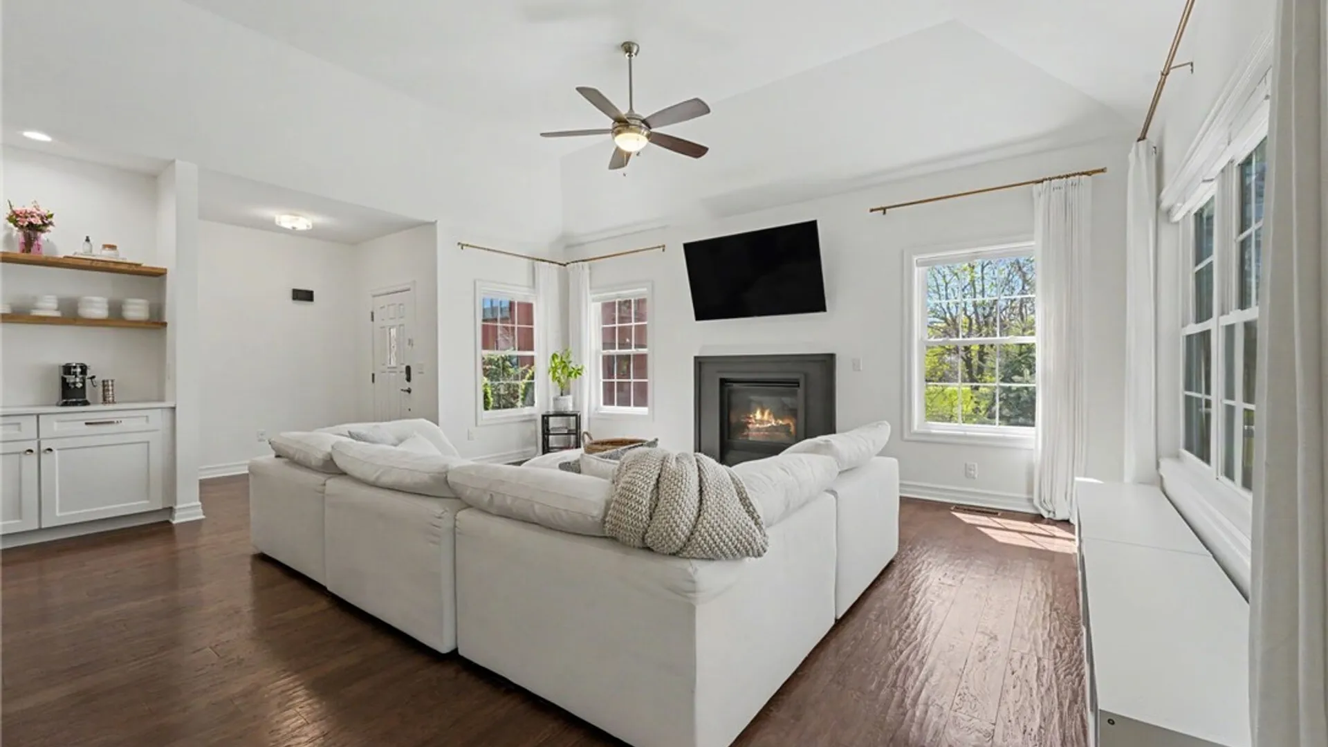 Property at 9423 Heritage Path, Clarence, NY 14032 8