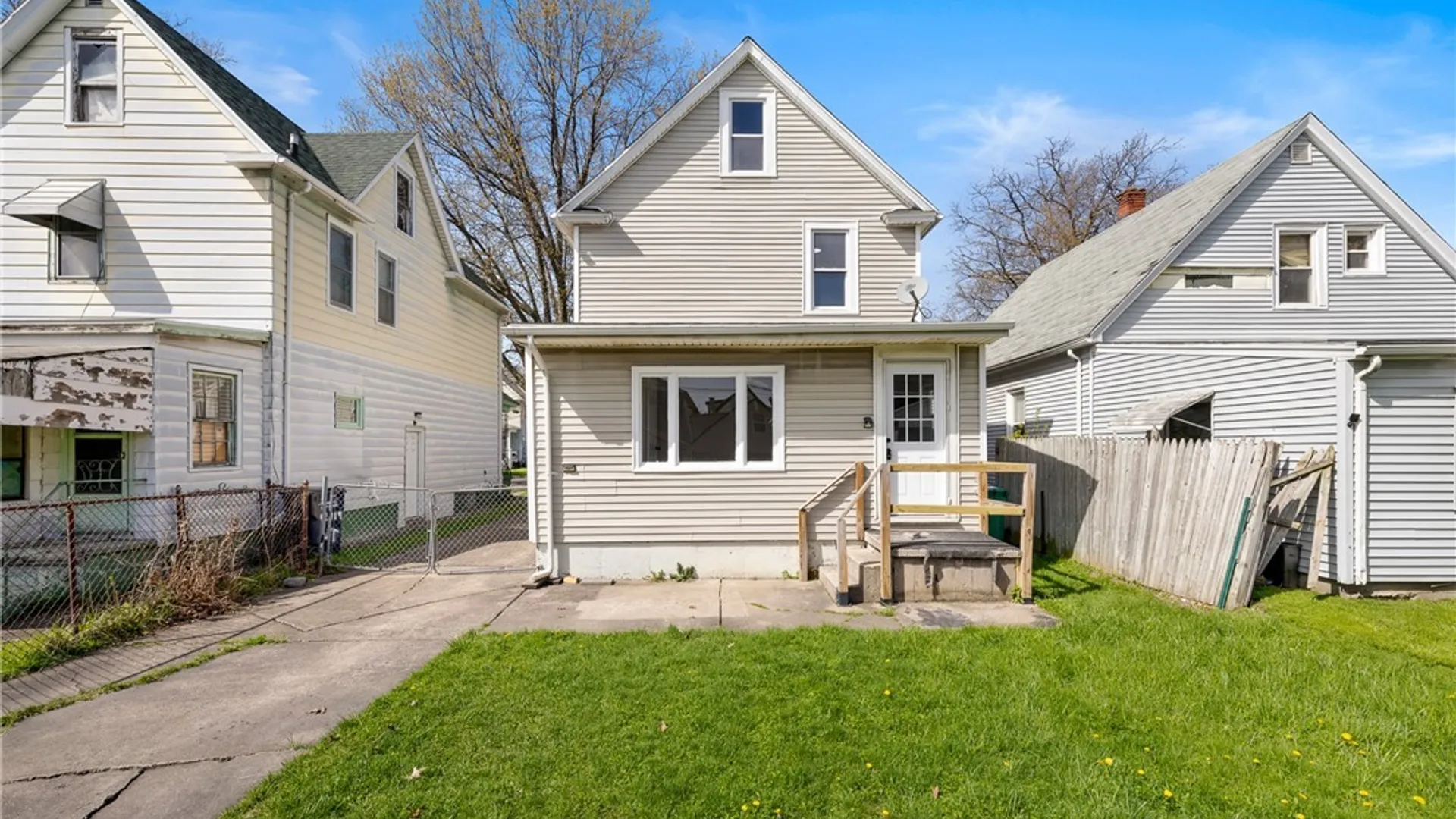 Property at 2021 Grand Avenue, Niagara Falls, NY 14301 6