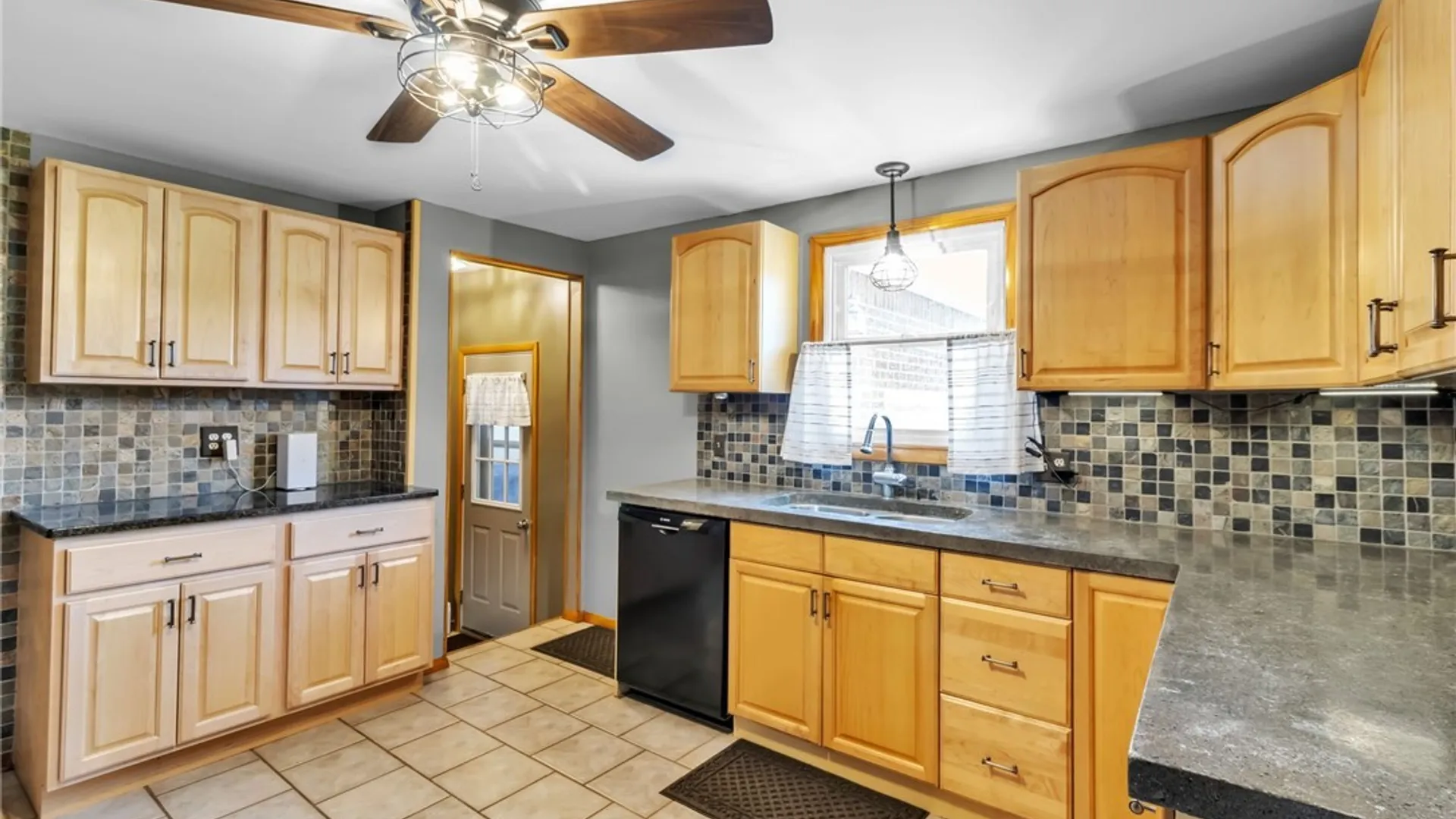 Property at 5065 Salt Rd, Clarence, NY 14031 11