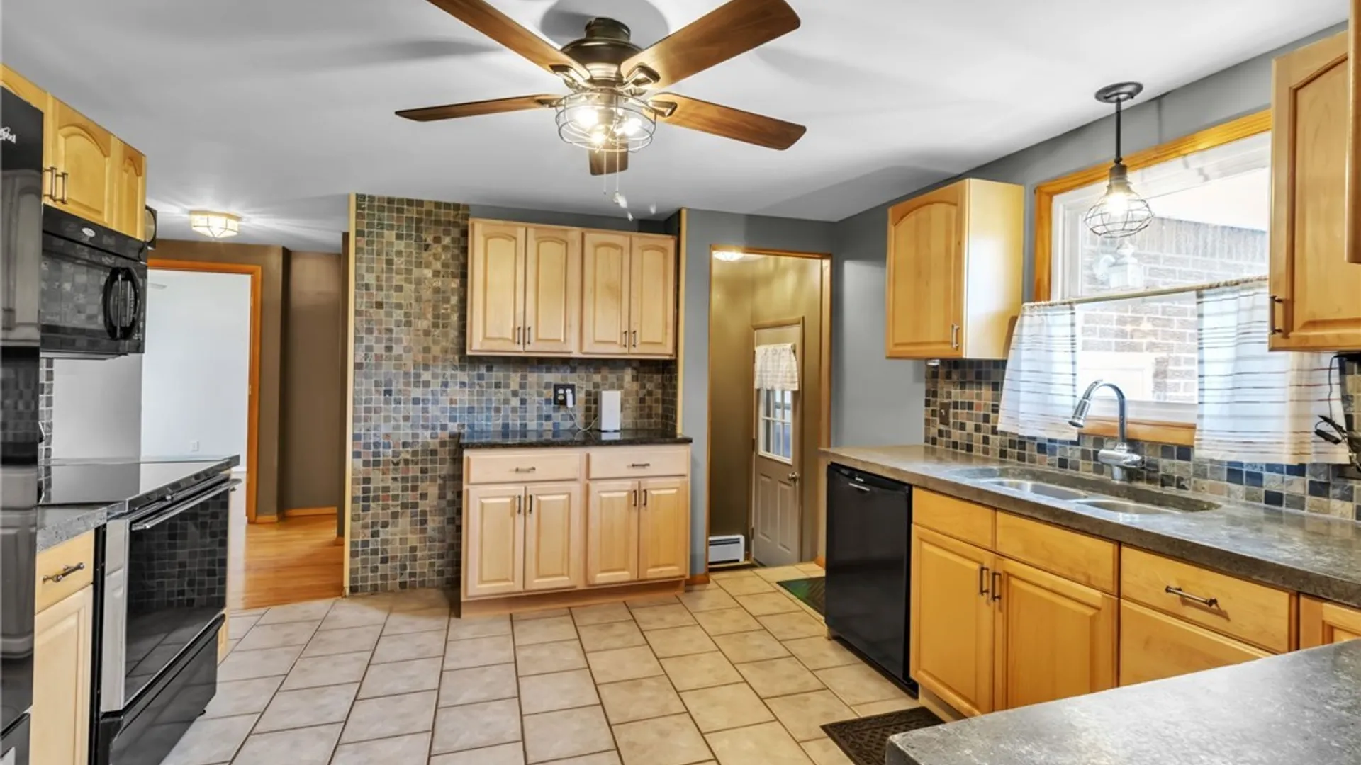 Property at 5065 Salt Rd, Clarence, NY 14031 13