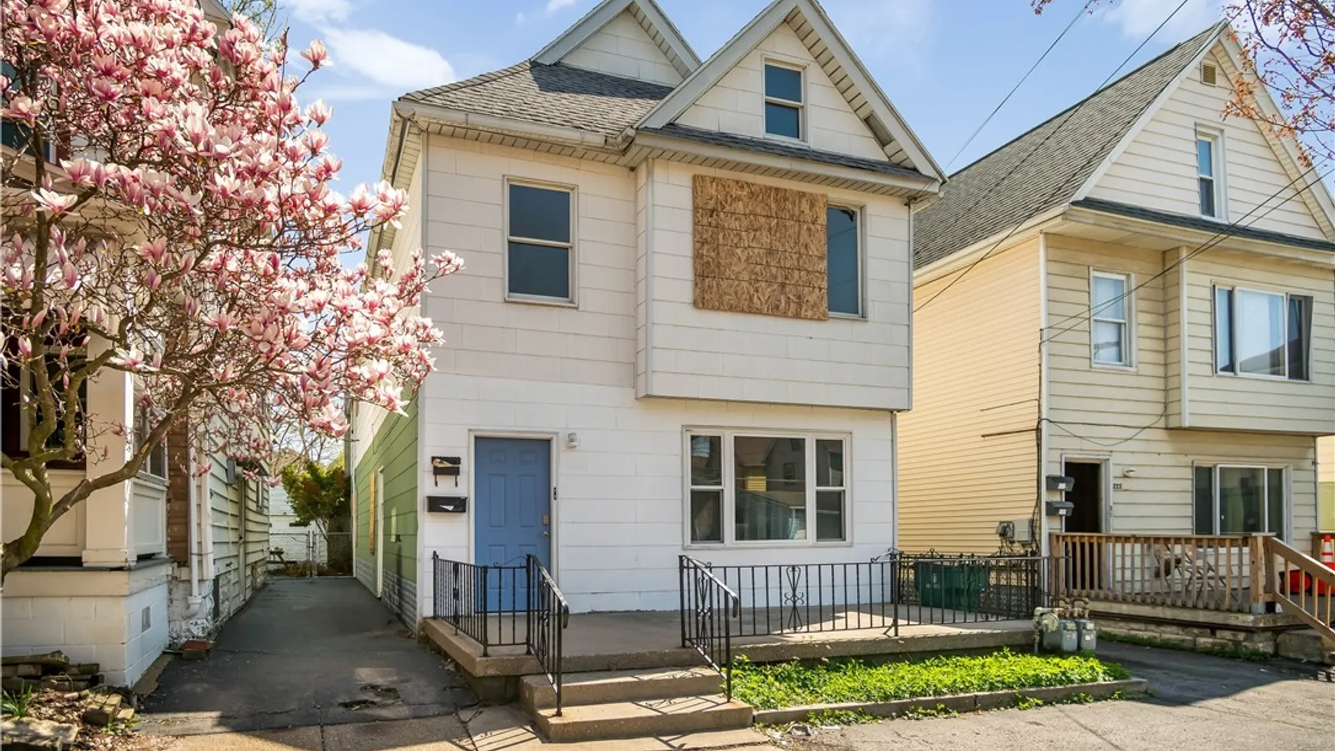 Property at 220 Ross Avenue, Buffalo, NY 14207 2