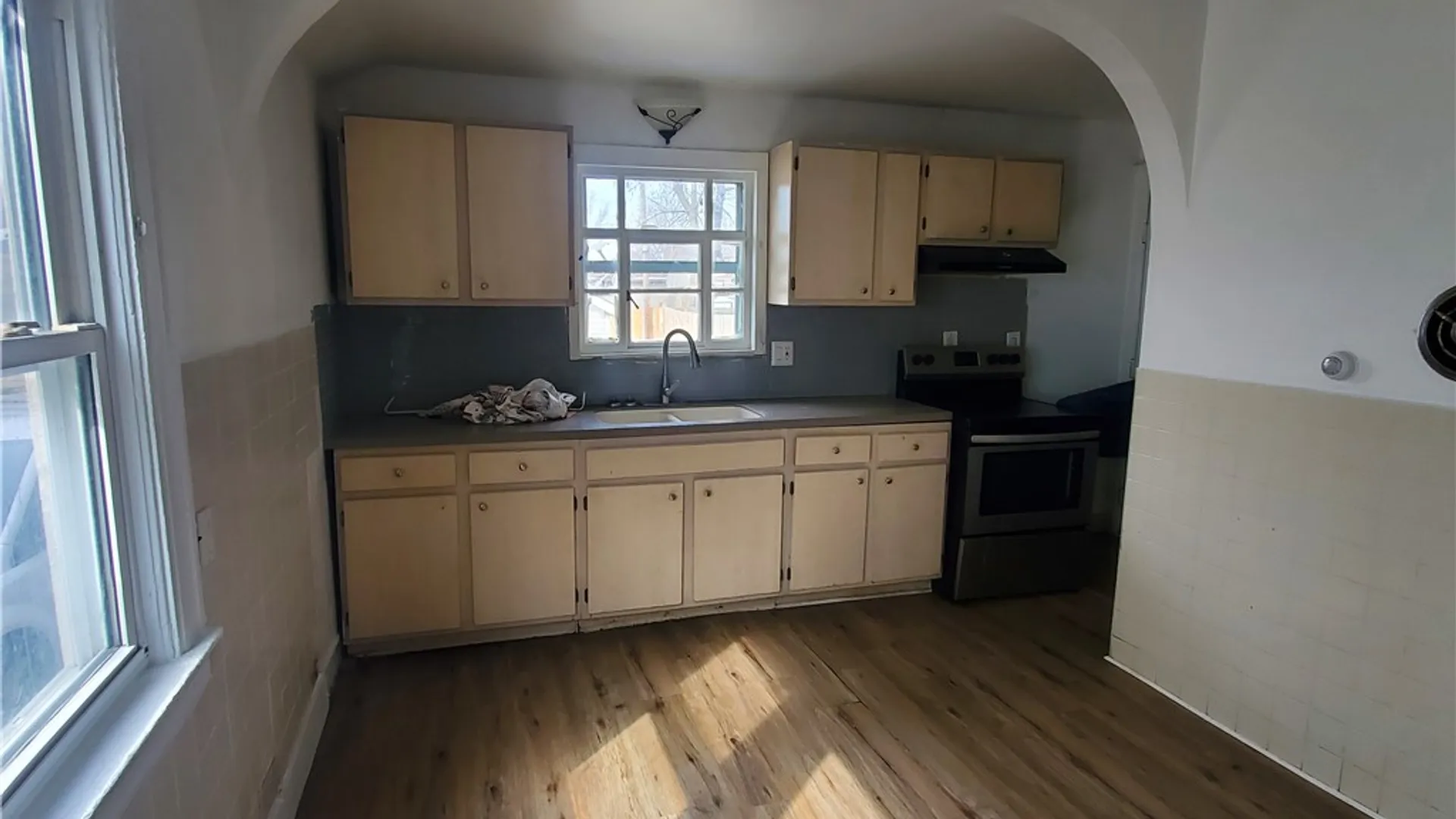 Property at 566 Lexington Avenue, Rochester, NY 14613 3