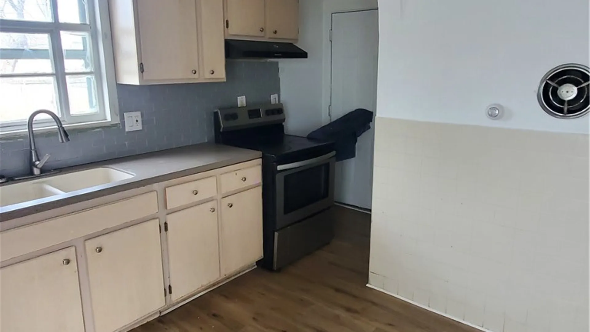 Property at 566 Lexington Avenue, Rochester, NY 14613 4