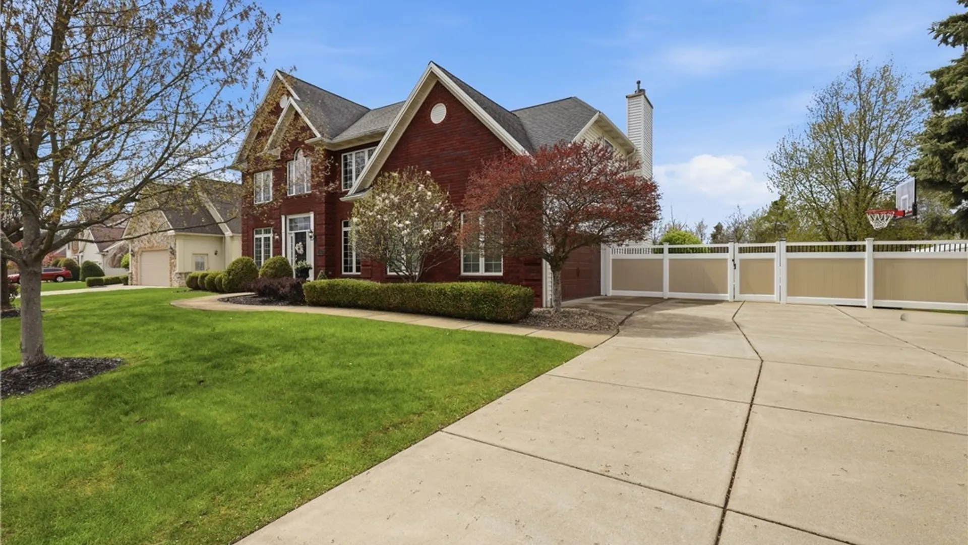 Property at 158 Covent Garden Lane, Amherst, NY 14221 2