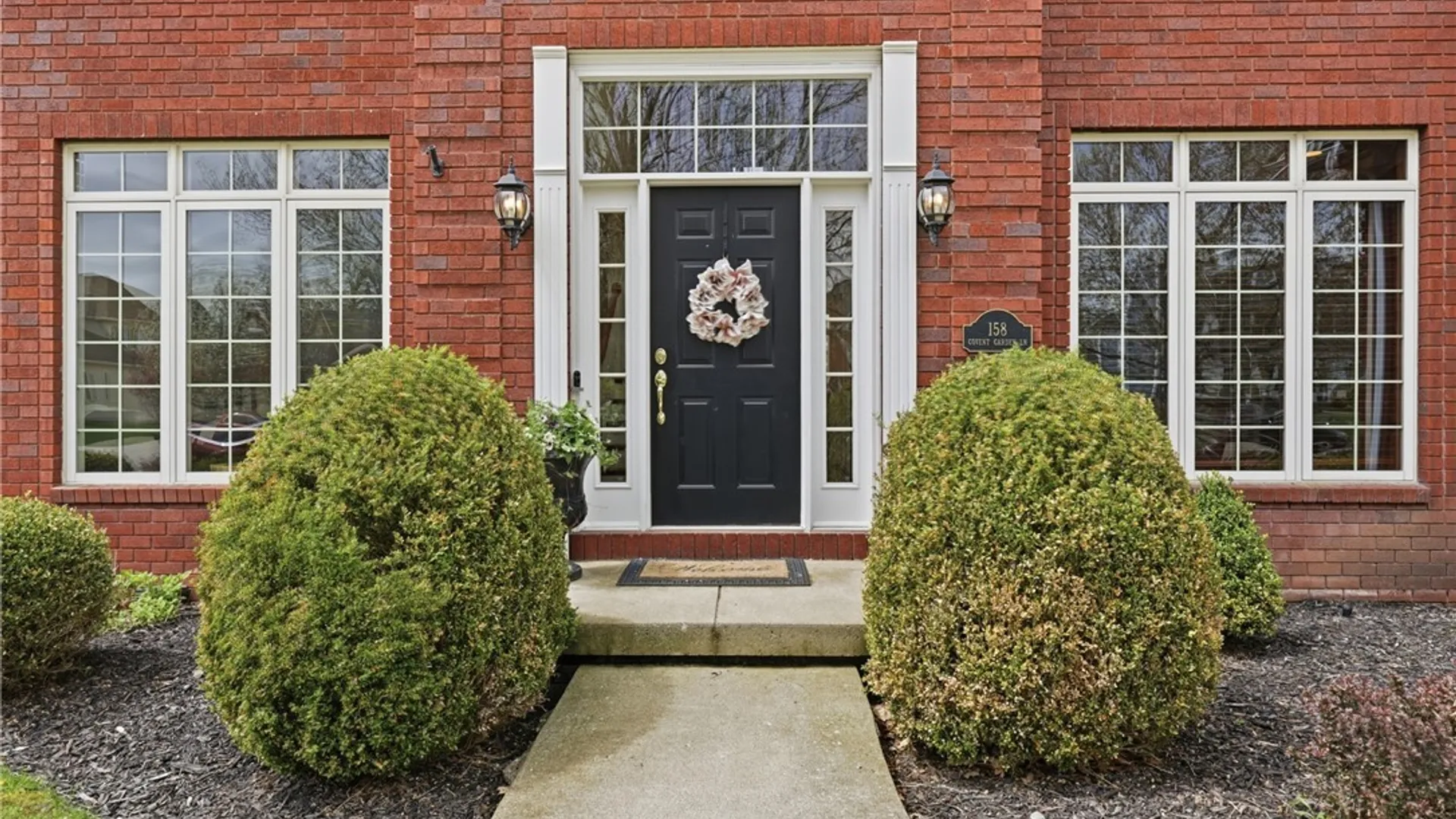 Property at 158 Covent Garden Lane, Amherst, NY 14221 3