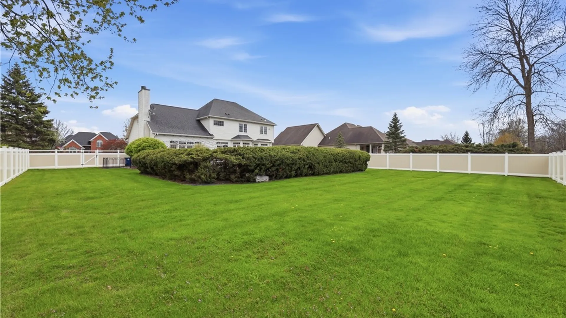 Property at 158 Covent Garden Lane, Amherst, NY 14221 44