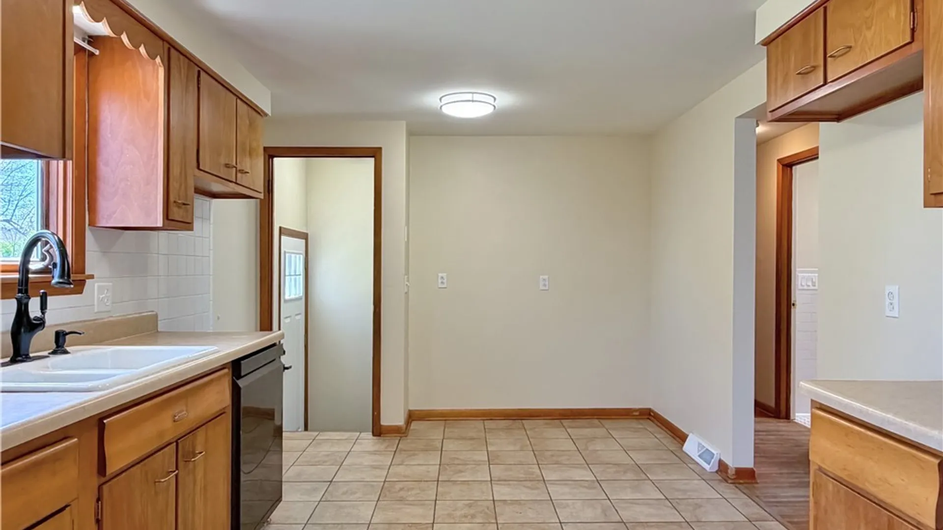 Property at 874 Beach Road, Cheektowaga, NY 14225 18