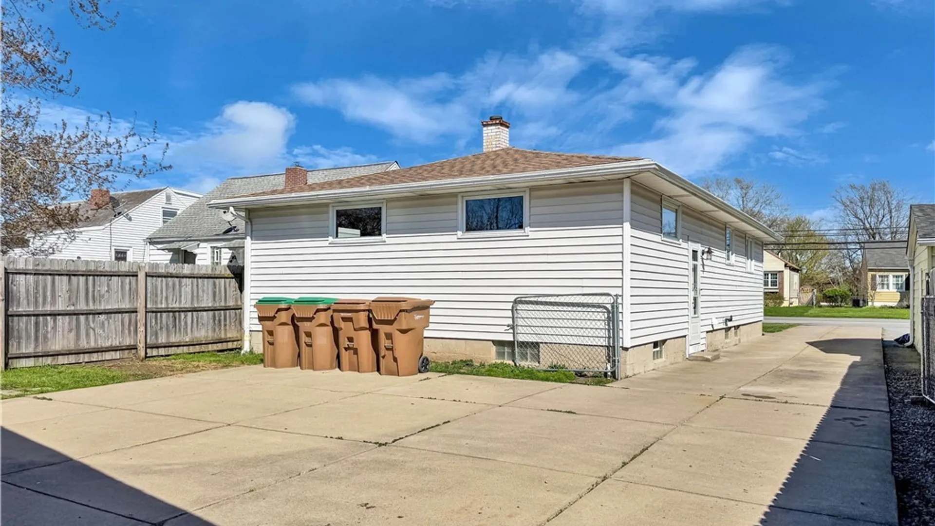 Property at 874 Beach Road, Cheektowaga, NY 14225 4