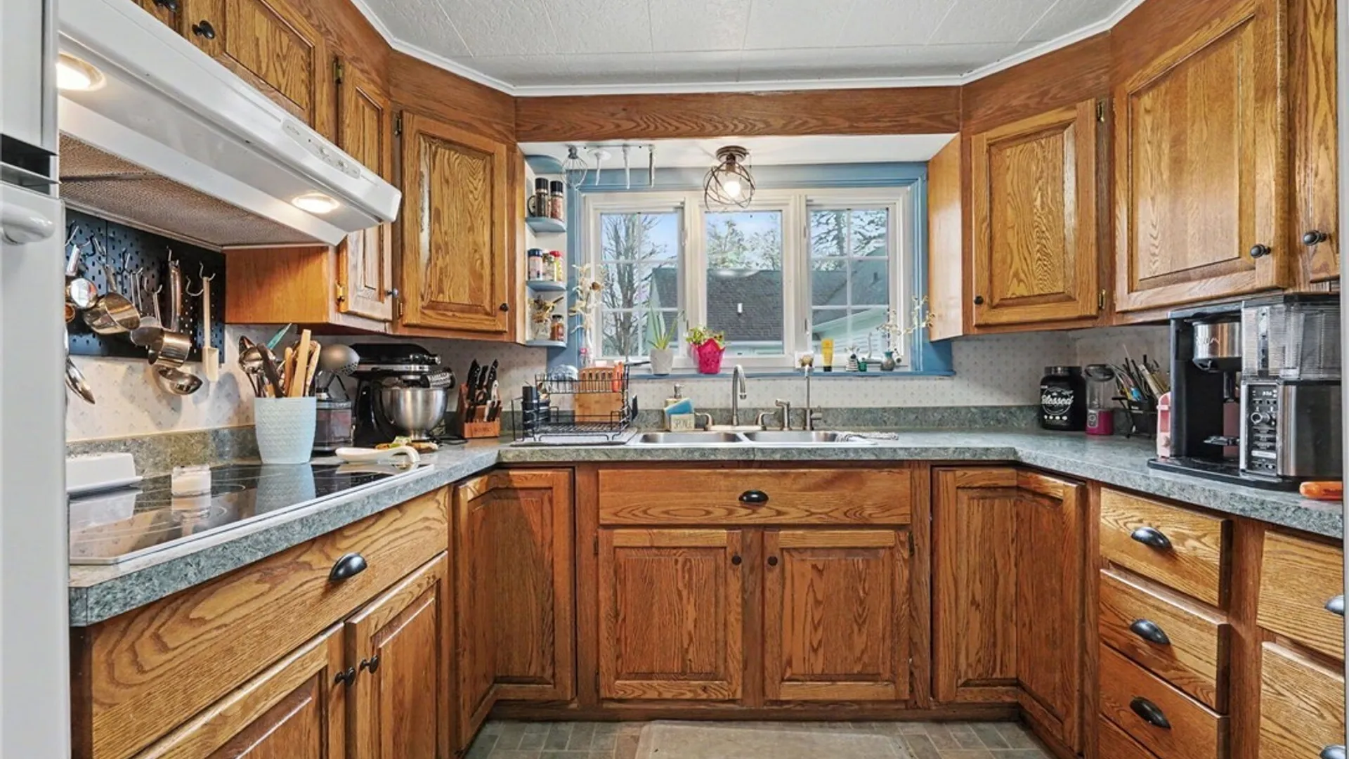 Property at 31 Pearl Street, Holland, NY 14080 14