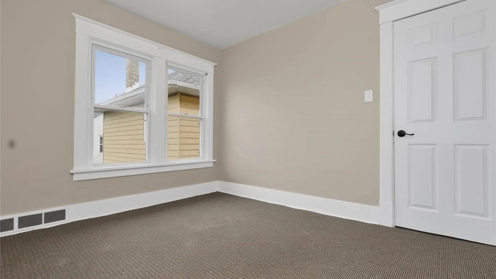 Property at 2463 South Avenue, Niagara Falls, NY 14305 15