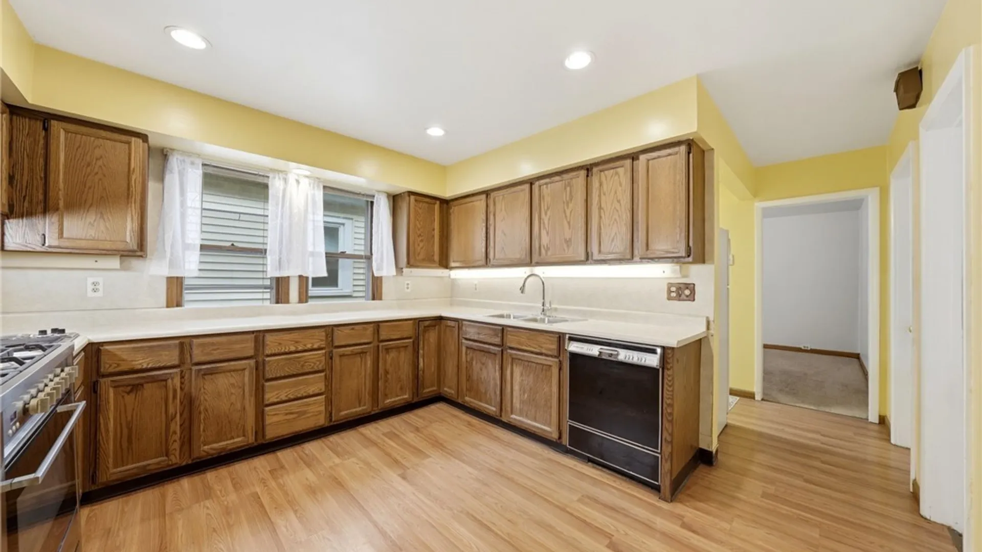 Property at 421 Delavan Avenue, Buffalo, NY 14213 20