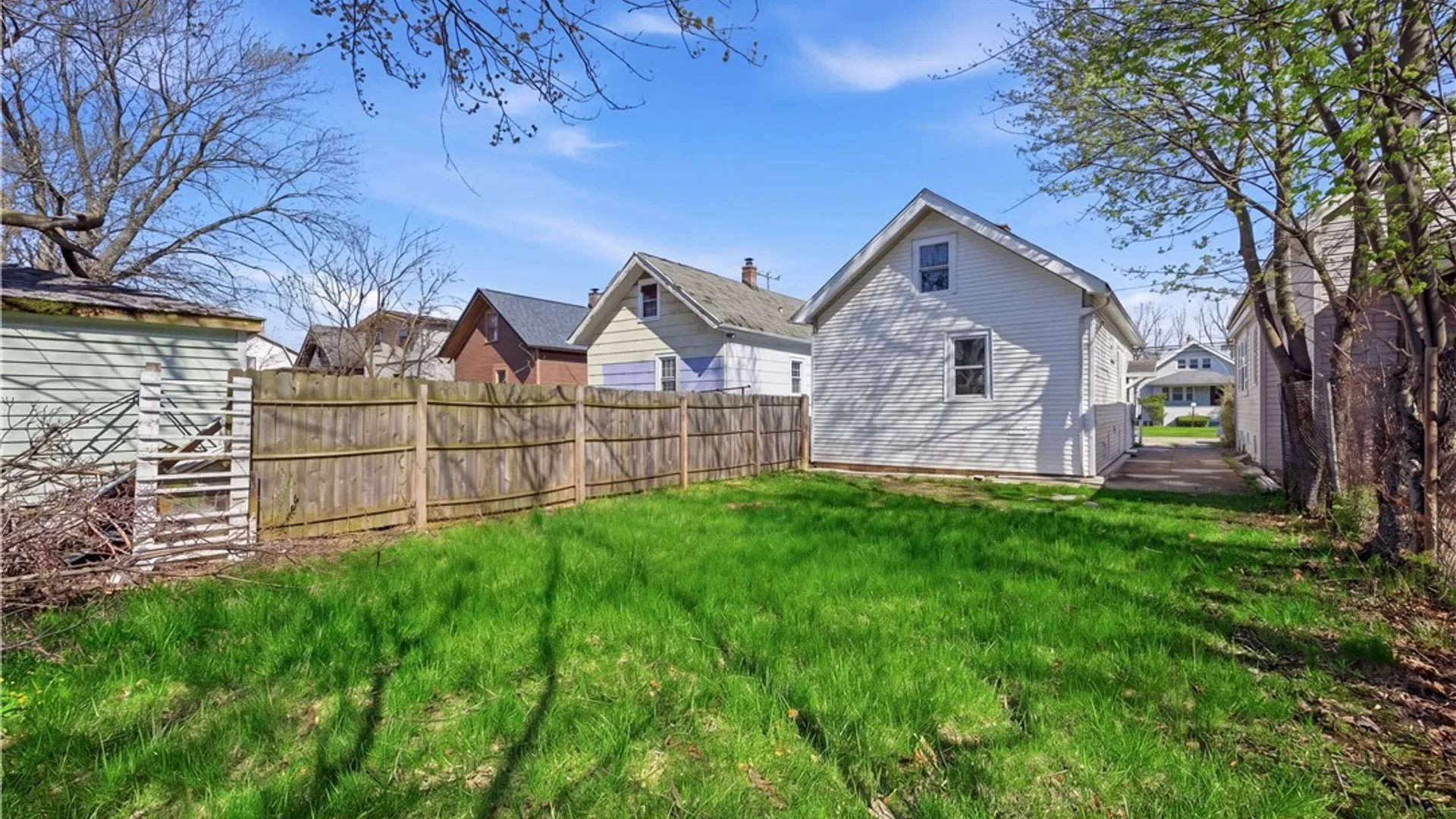 Property at 27 Connelly Avenue, Buffalo, NY 14215 44