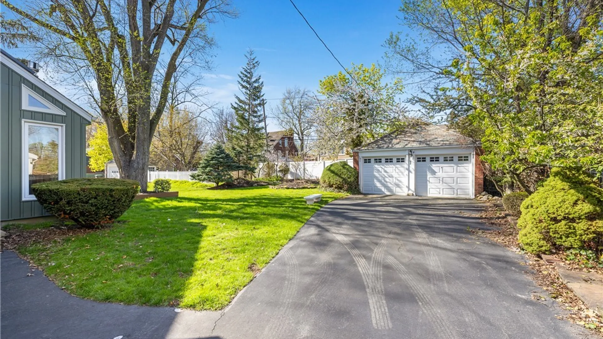 Property at 178 Deerhurst Park Boulevard, Tonawanda, NY 14217 42