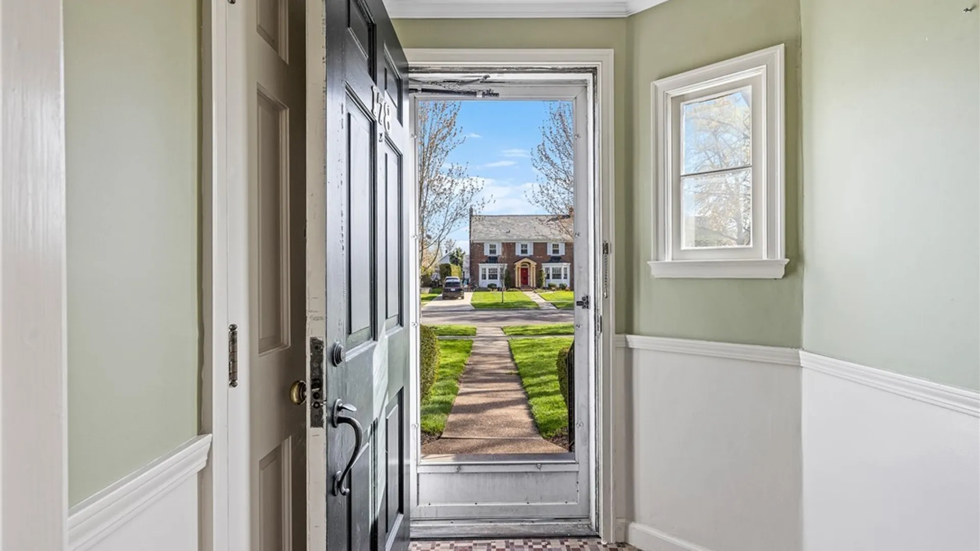 Property at 178 Deerhurst Park Boulevard, Tonawanda, NY 14217 7