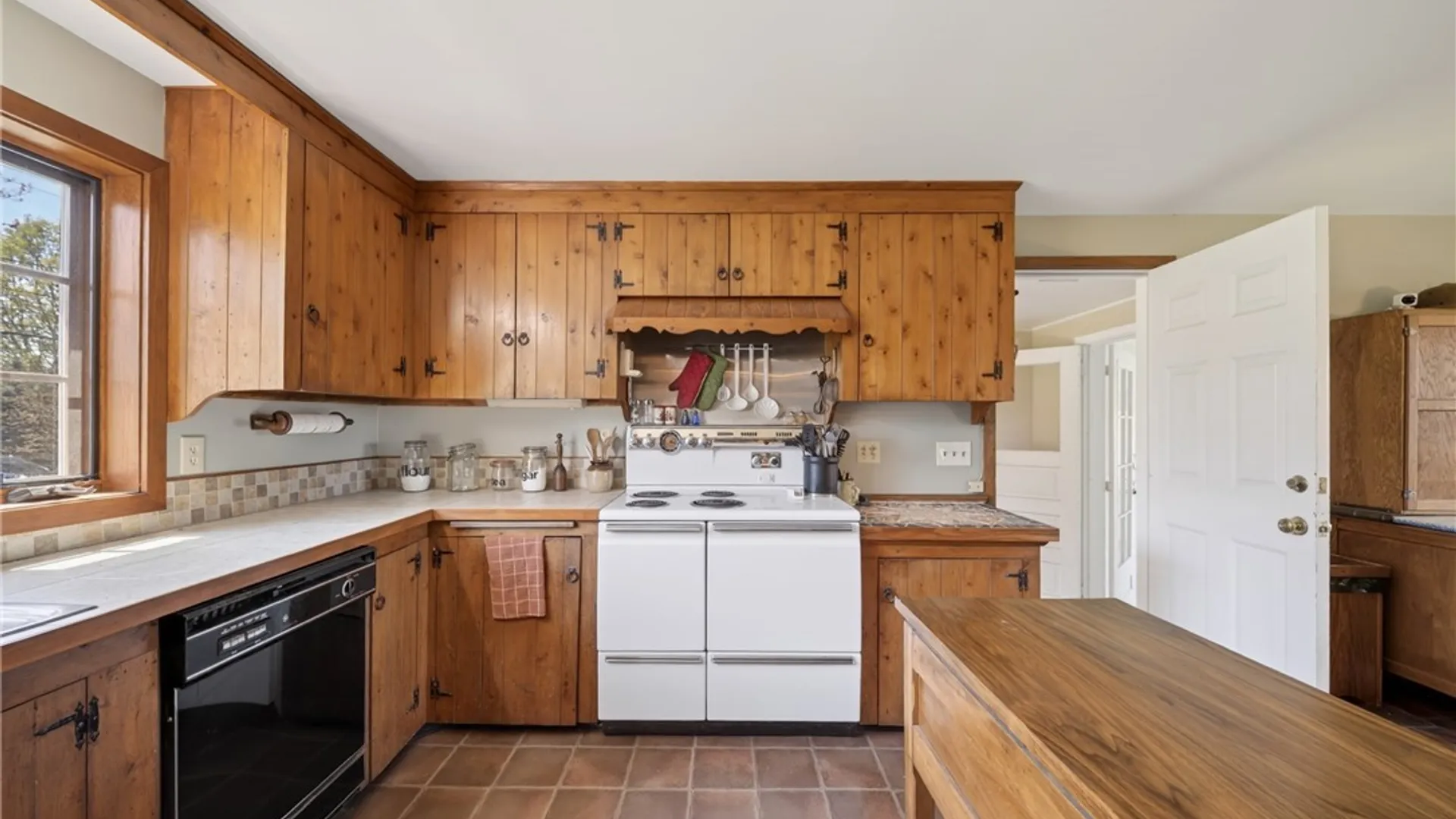 Property at 7881 Salt Springs Road, Manlius, NY 13066 14