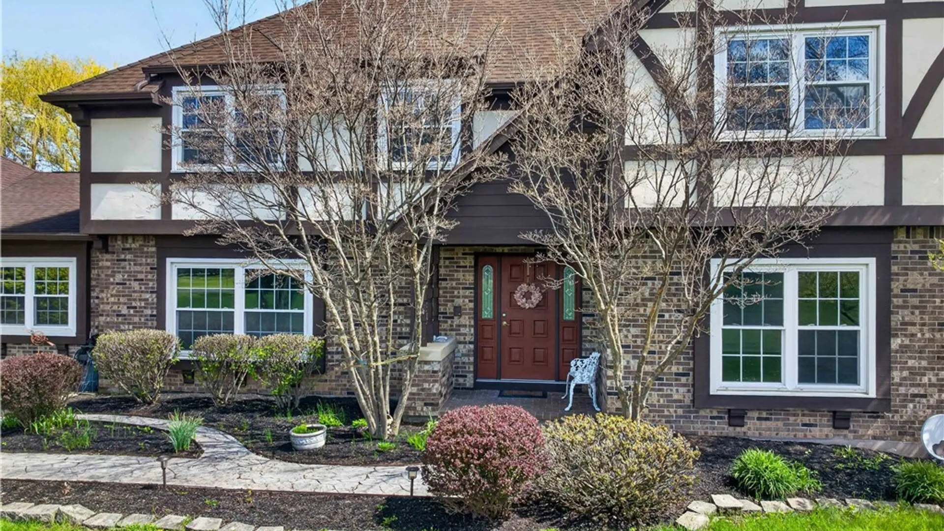 Property at 5 Poinciana Drive, Pittsford, NY 14534 2