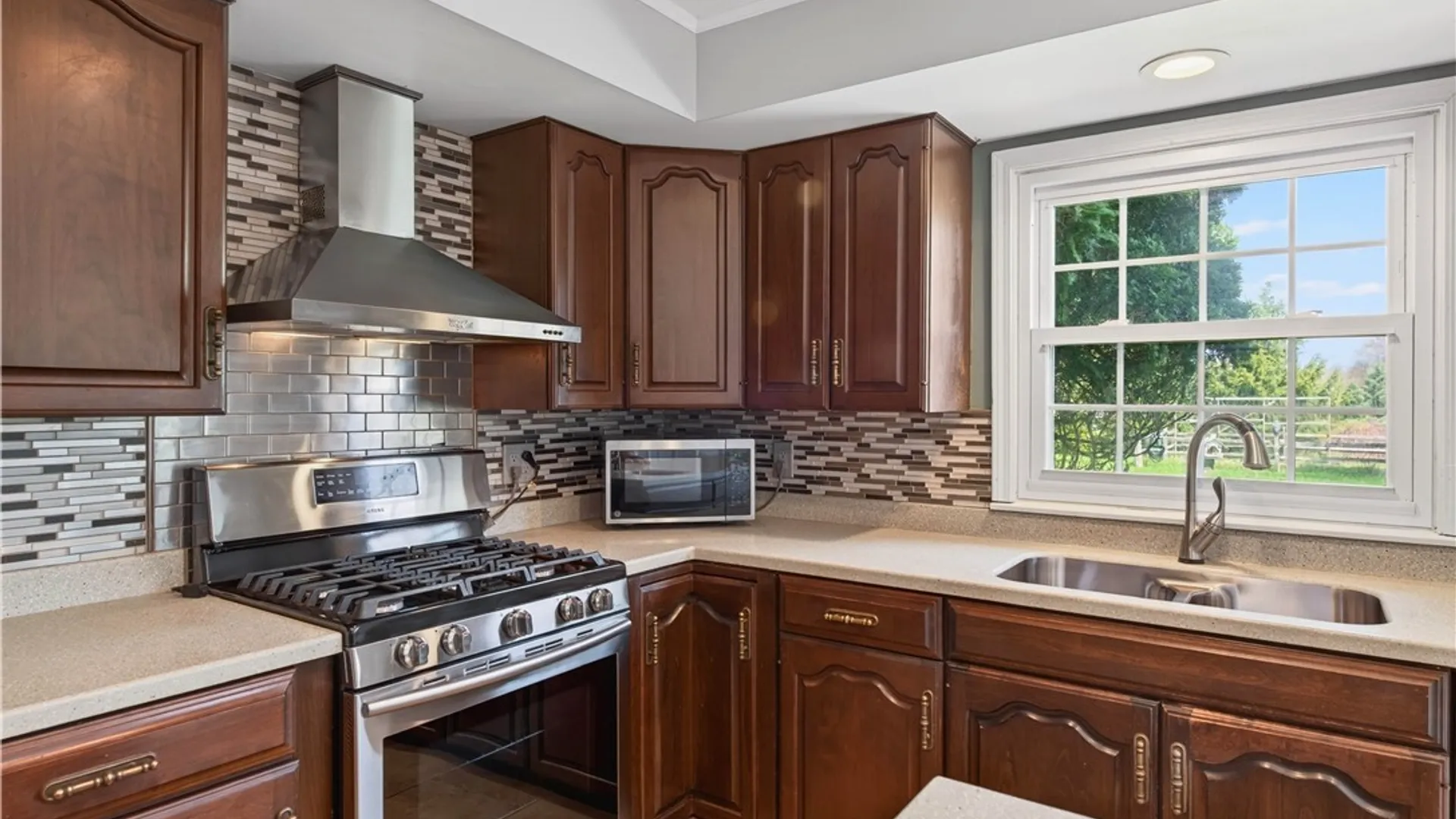 Property at 5 Poinciana Drive, Pittsford, NY 14534 25
