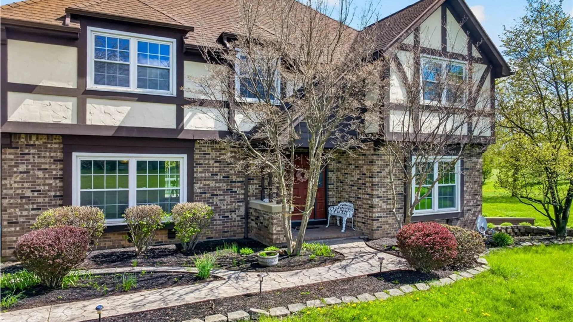 Property at 5 Poinciana Drive, Pittsford, NY 14534 3