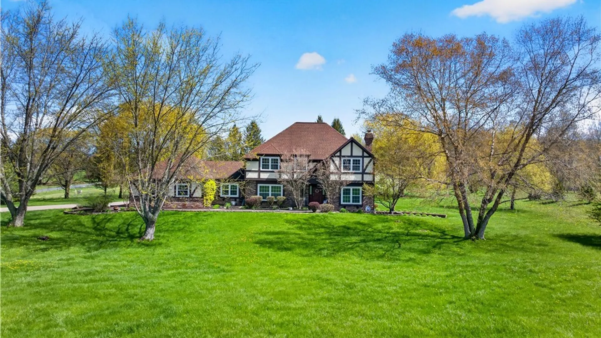 Property at 5 Poinciana Drive, Pittsford, NY 14534 5