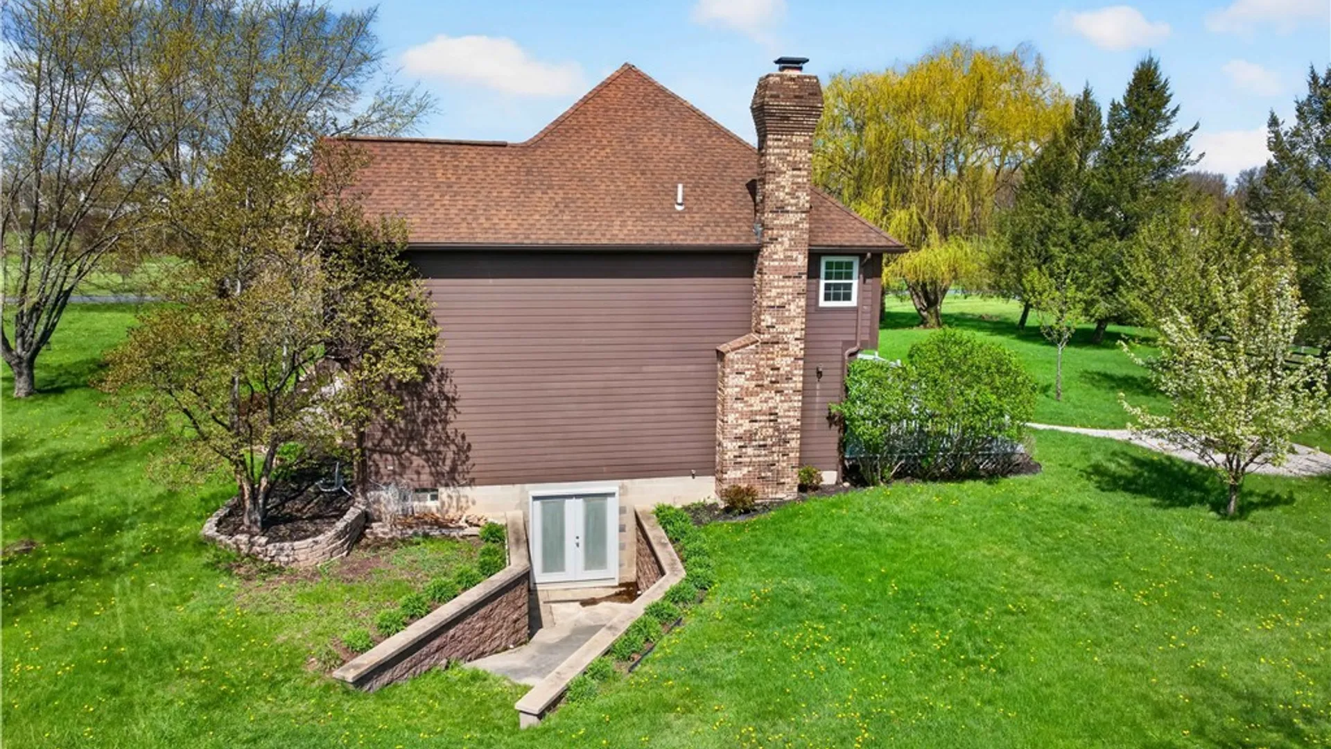 Property at 5 Poinciana Drive, Pittsford, NY 14534 6