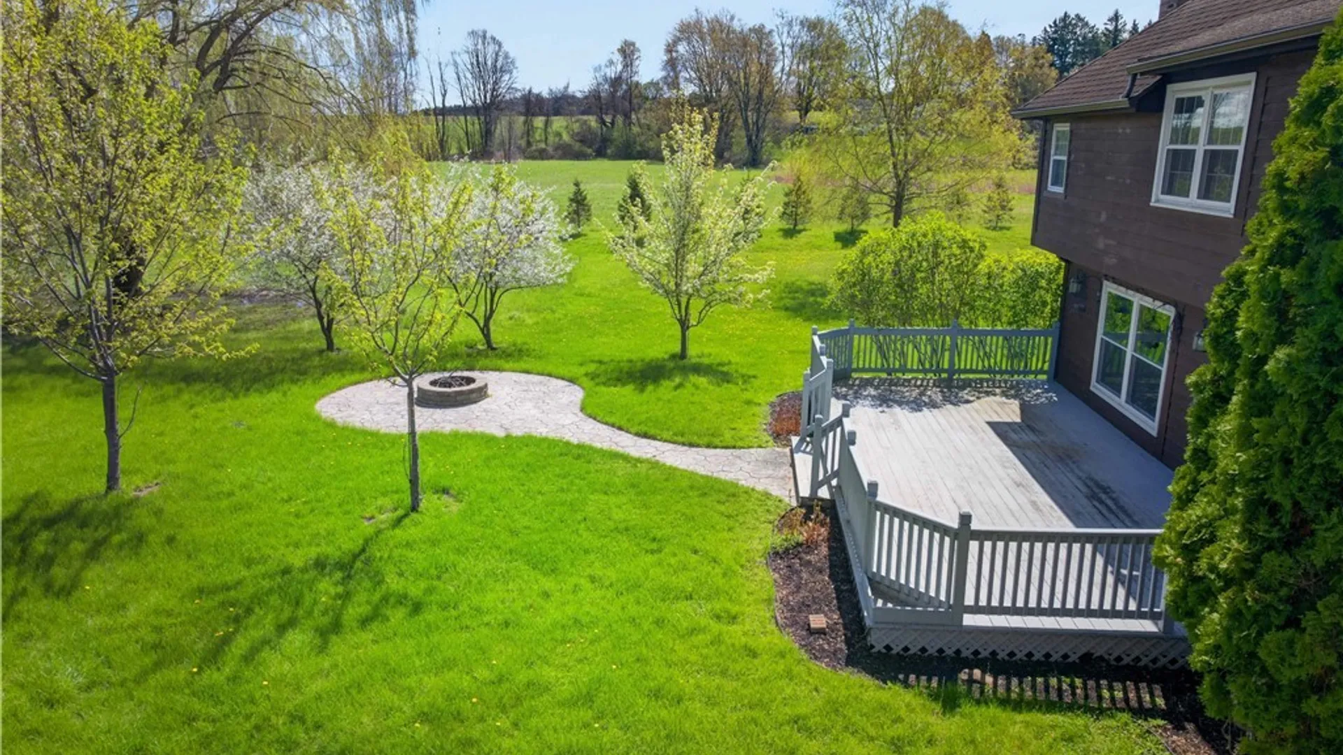 Property at 5 Poinciana Drive, Pittsford, NY 14534 8