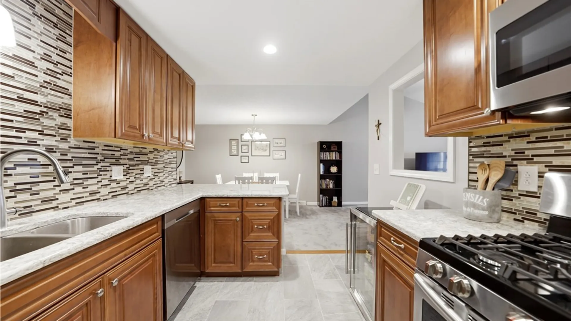 Property at 400 West Avenue, West Seneca, NY 14224 17