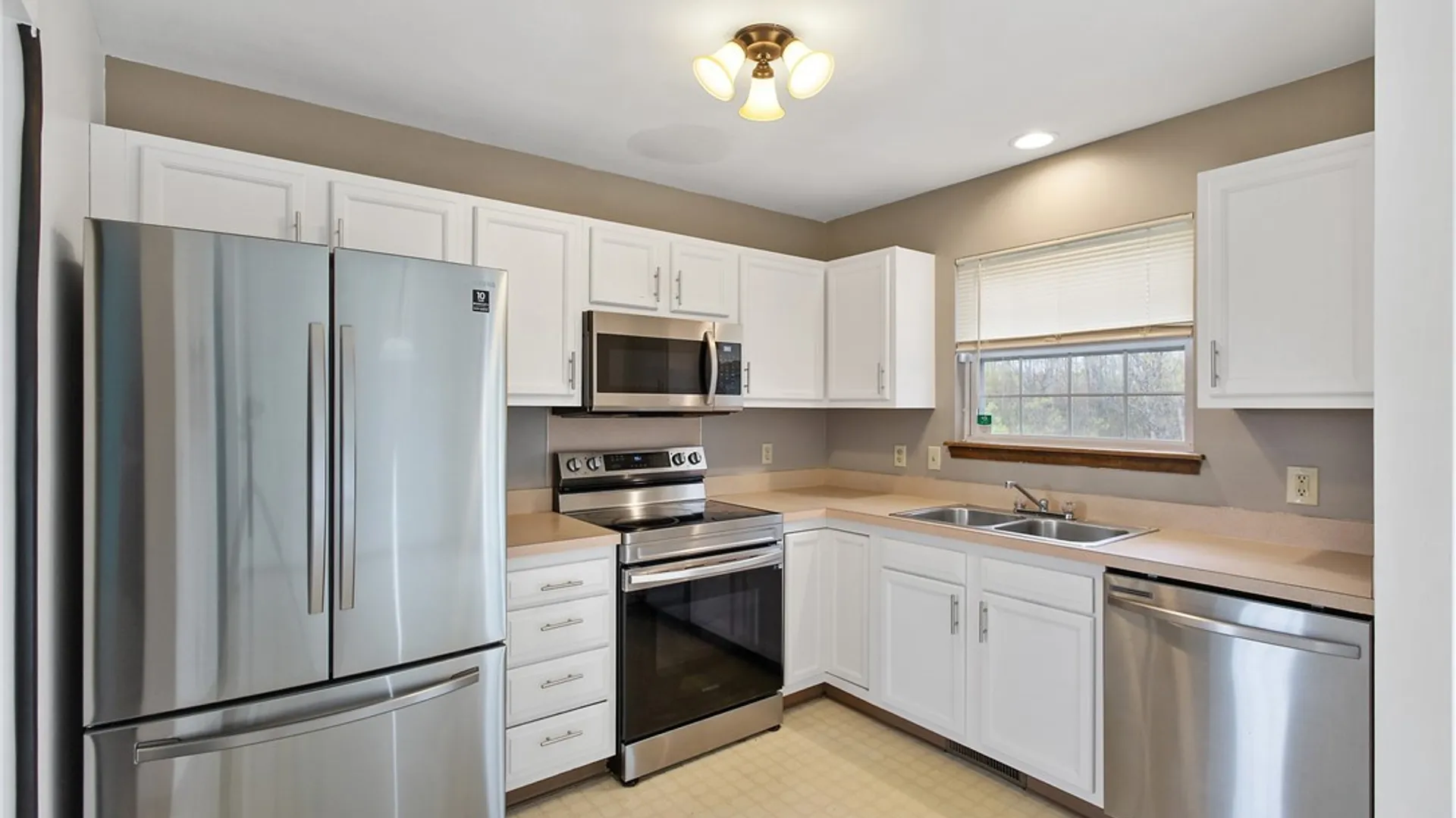 Property at 8644 Disraeli, Cicero, NY 13039 17