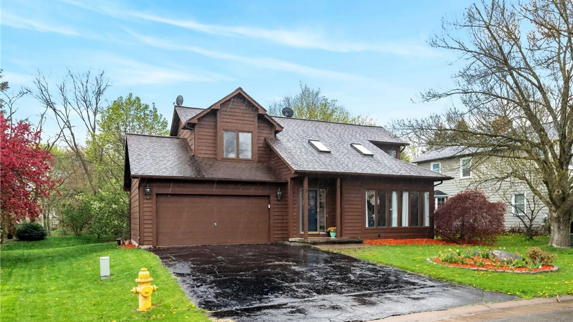 Property at 7 Fieldstone Lane, Henrietta, NY 14586 2