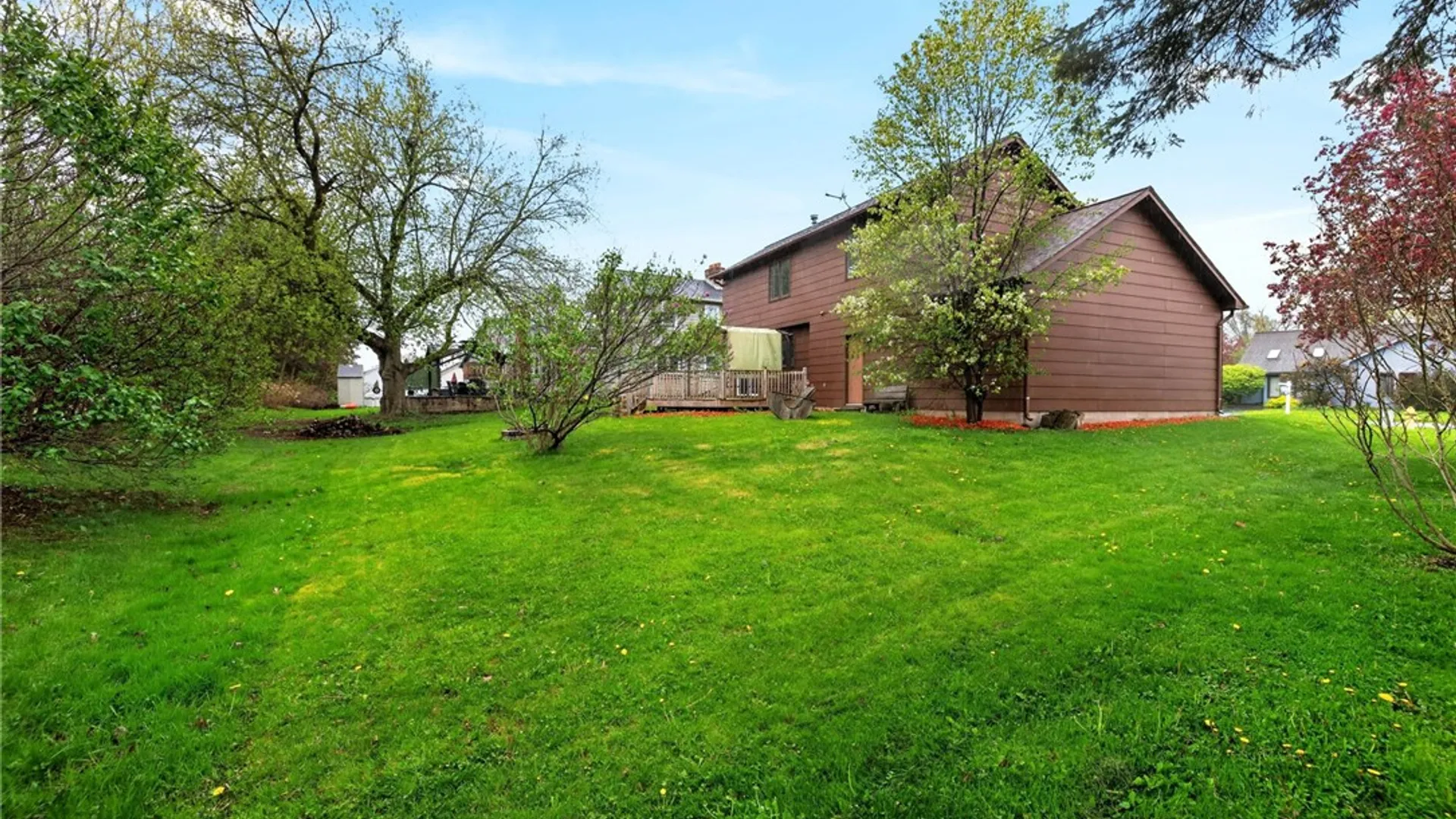 Property at 7 Fieldstone Lane, Henrietta, NY 14586 32