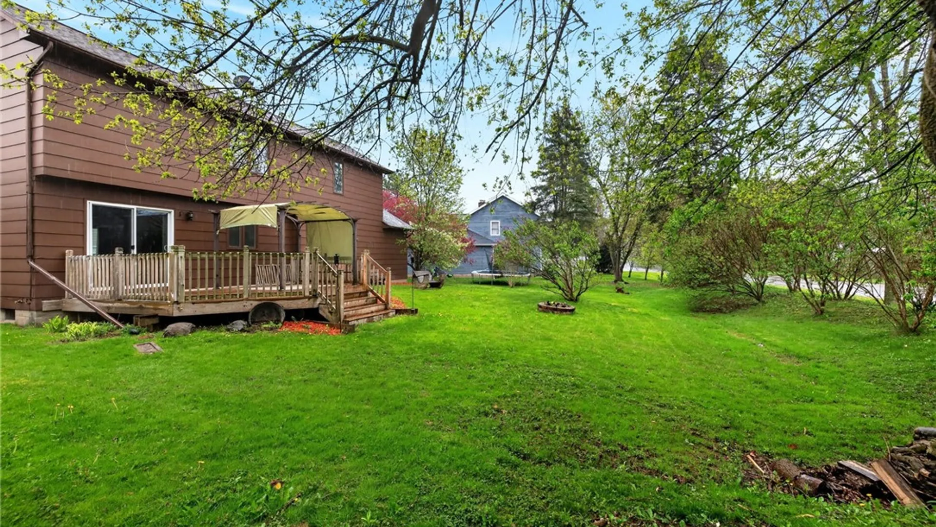 Property at 7 Fieldstone Lane, Henrietta, NY 14586 33