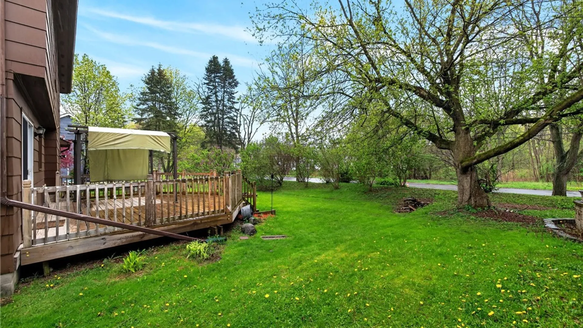 Property at 7 Fieldstone Lane, Henrietta, NY 14586 36