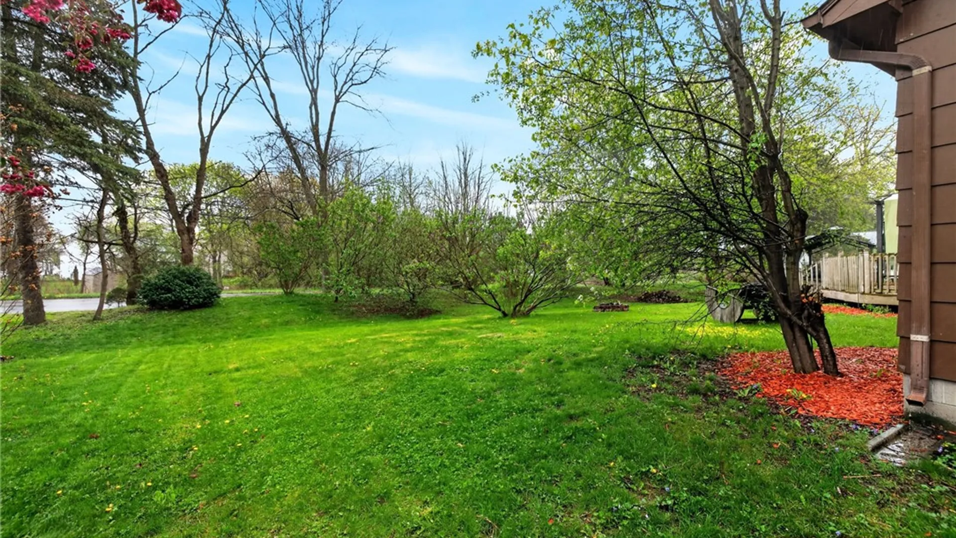 Property at 7 Fieldstone Lane, Henrietta, NY 14586 37