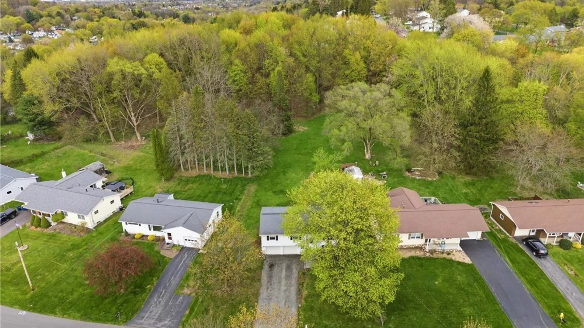 Property at 303 Crestwood Drive, Camillus, NY 13031 37