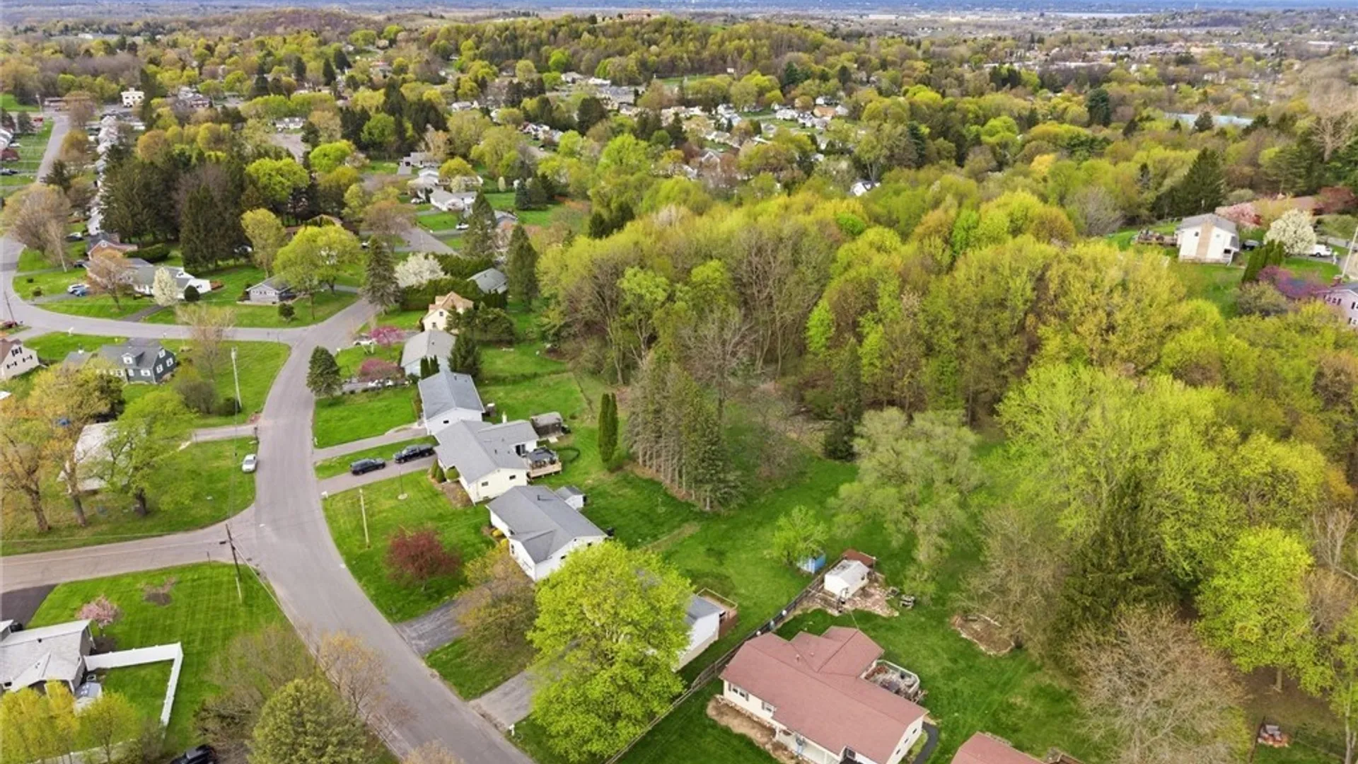 Property at 303 Crestwood Drive, Camillus, NY 13031 38