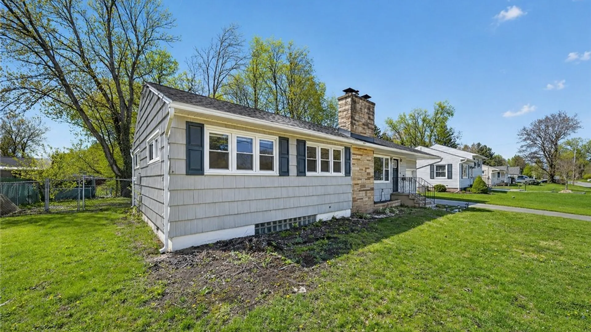 Property at 608 Forest Drive, Cicero, NY 13212 3