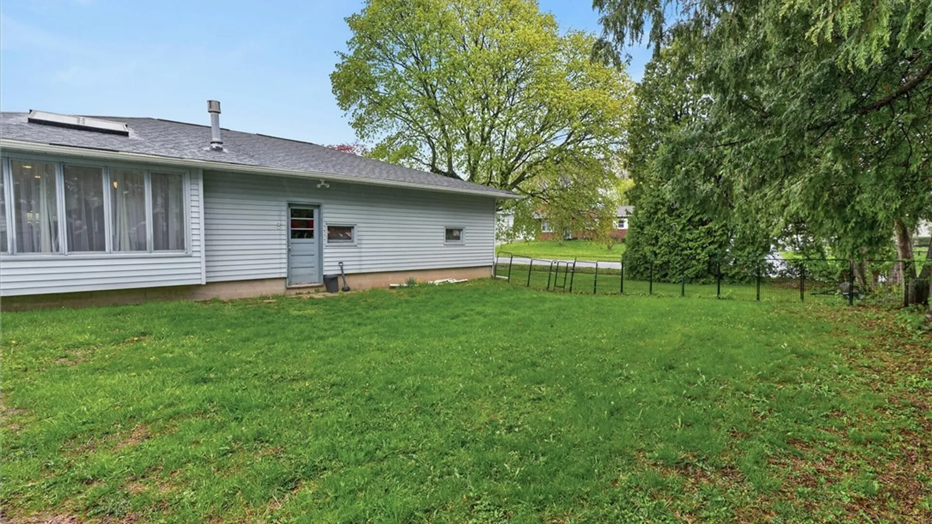 Property at 1 Sun Valley Drive, Gates, NY 14606 6