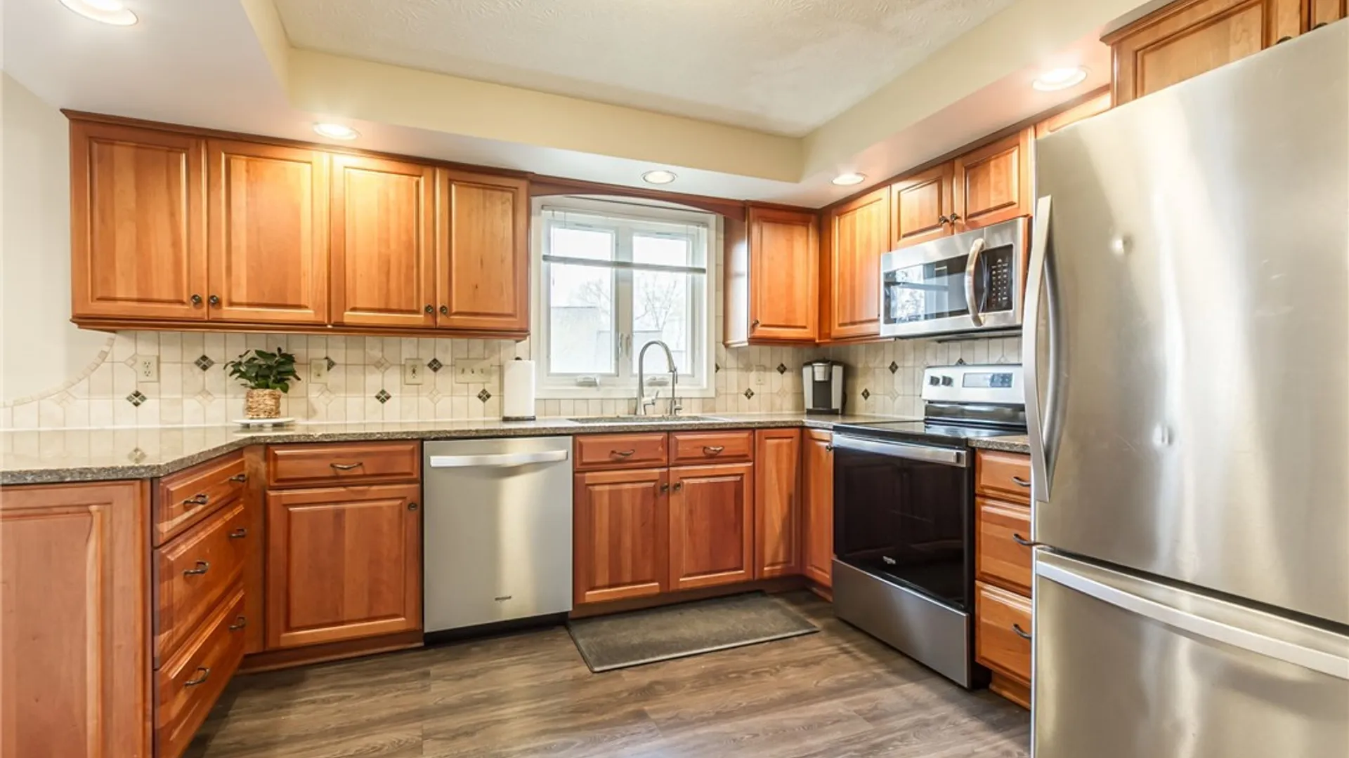 Property at 15 Nouveau Place, Perinton, NY 14450 11