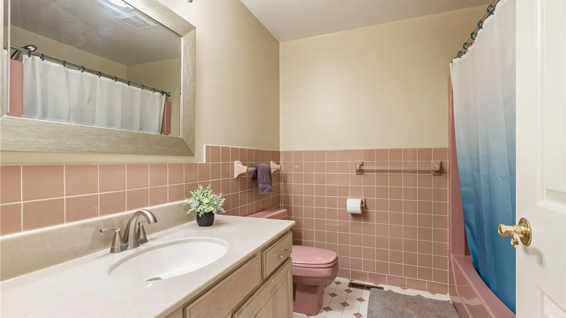 Property at 15 Nouveau Place, Perinton, NY 14450 24