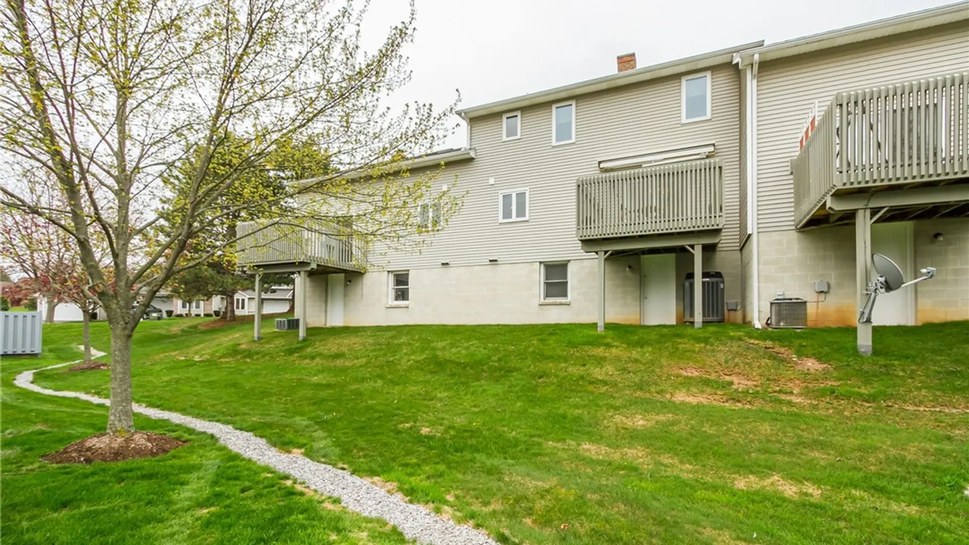 Property at 15 Nouveau Place, Perinton, NY 14450 4