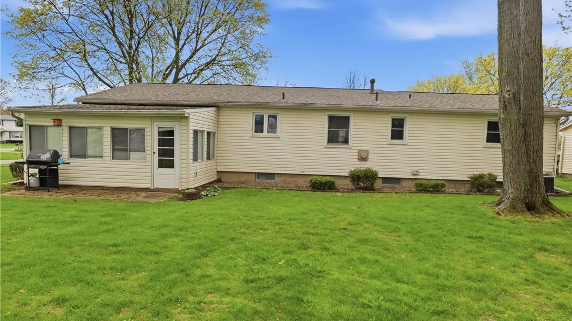 Property at 337 Laurelwood Drive, Greece, NY 14626 32