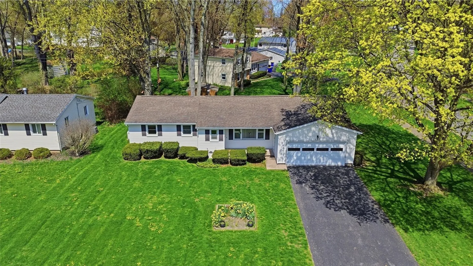 Property at 337 Laurelwood Drive, Greece, NY 14626 34
