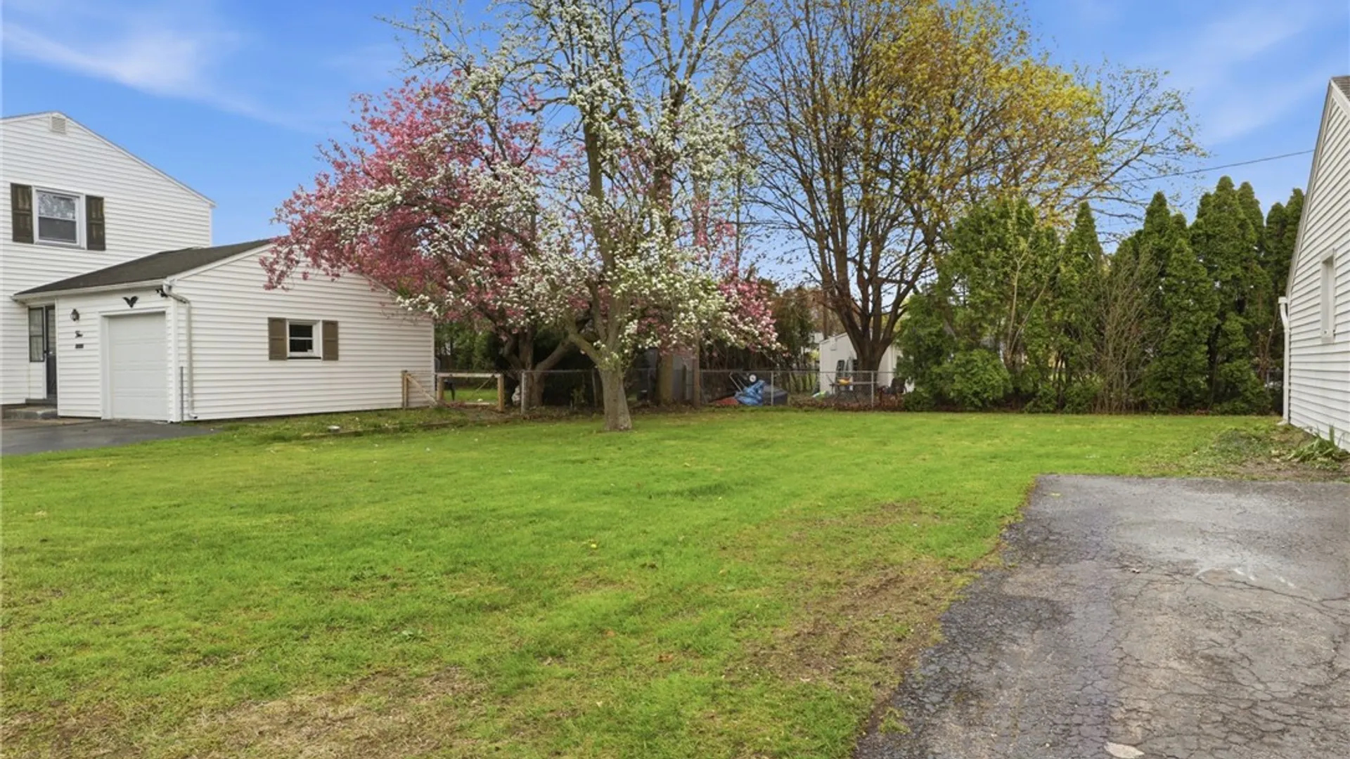 Property at 278 Whipple Lane, Irondequoit, NY 14622 32